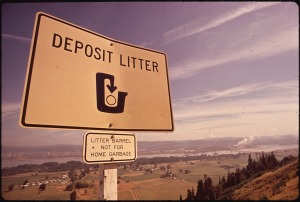 highway sign for no litter
